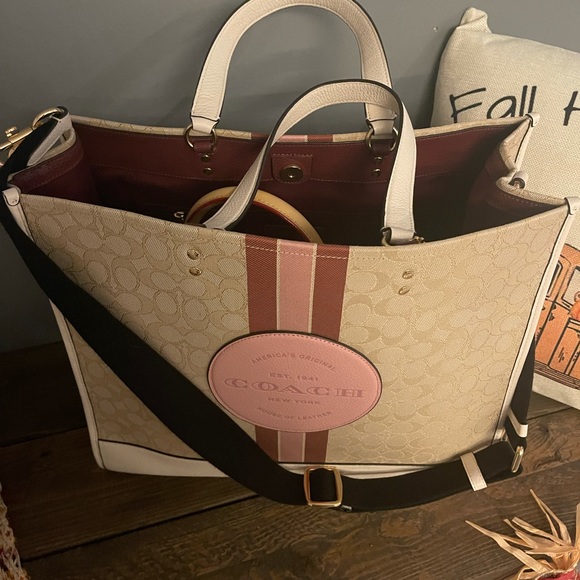 Coach Dempsey tote 40in - Picture 6 of 10